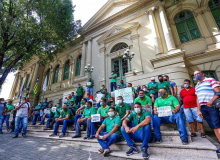 Trabalhadores Rodoviários fazem protesto na frente da Prefeitura de Teresina